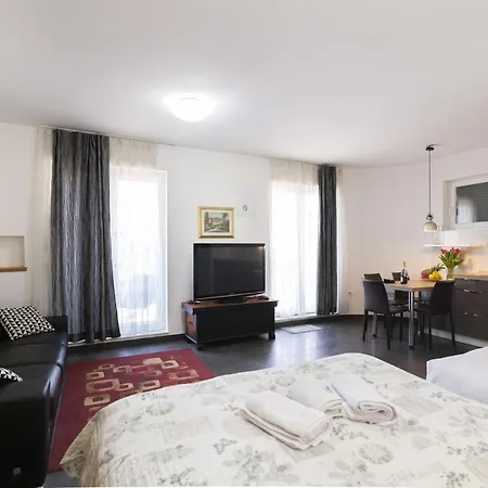 Sibenik City Beach Apartment