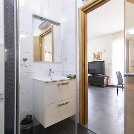 Sibenik City Beach Apartman *