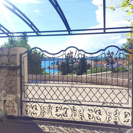 Sibenik City Beach Apartment *